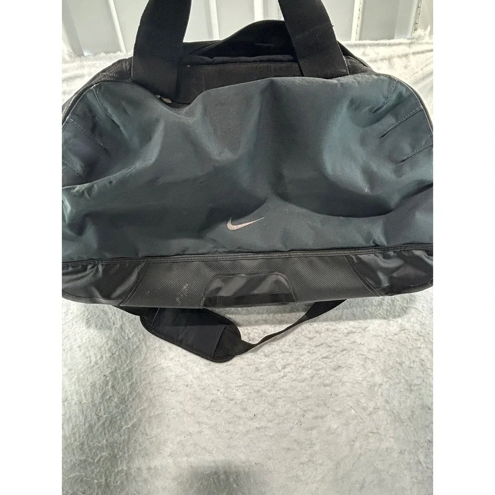 Nike Brasilia Green Training Duffel Bag Gym Travel Padded Shoulder Strap 24 Inch